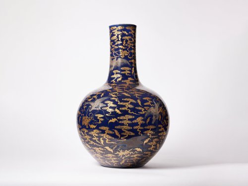 A Vase Kept in an Ordinary Kitchen Turned Out to Be a Qing-Dynasty Artwork Worth Millions