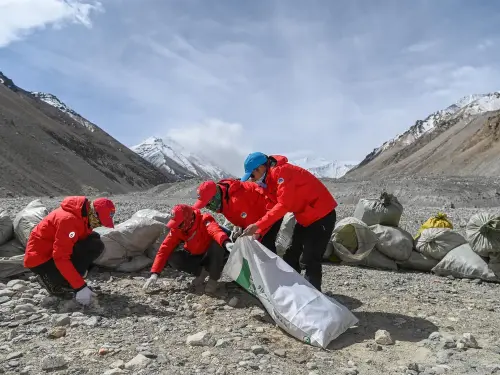 The Nepali Army Is Removing Trash and Bodies From Mount Everest