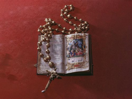 Rosary Beads Owned by Mary, Queen of Scots, Stolen in Heist at English Castle