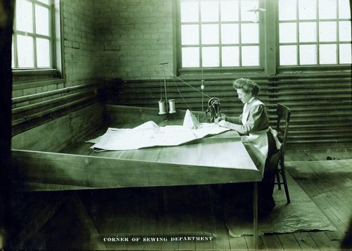 How Ida Holdgreve's Stitches Helped the Wright Brothers Get Off the Ground