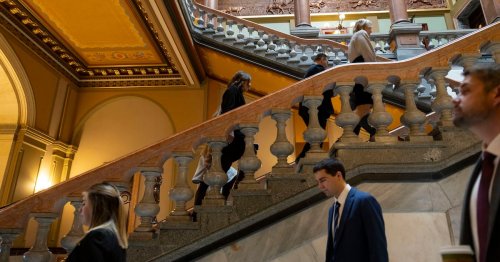 From cellphone bans to teacher evaluations: Illinois lawmakers are considering several education issues this session