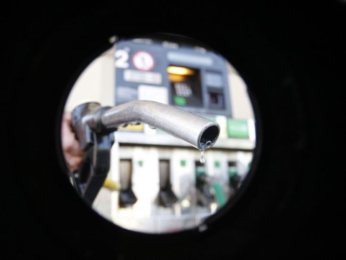 France : Le gouvernement versera en 2023 une indemnité carburant ciblée de 100 euros, dit Borne