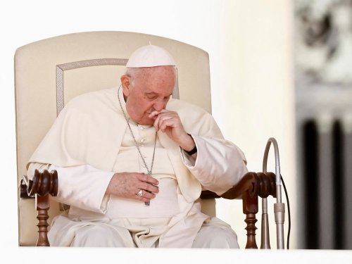 Le pape se rendra en Afrique en juillet malgré ses problèmes au genou