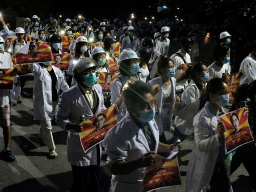 Birmanie : les manifestants défient la junte jour et nuit, près de 250 civils tués