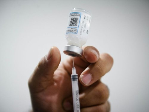 Covid-19: Un vaccin annuel préférable à des rappels fréquents selon Pfizer