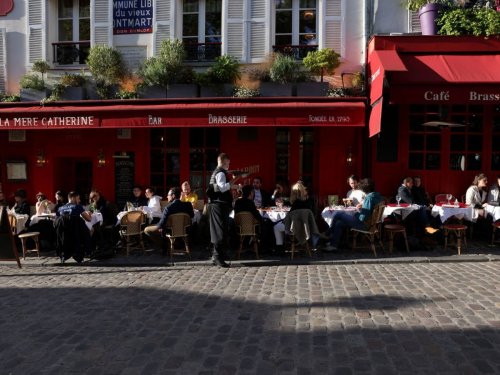 Après le Covid, le rebond de l'hôtellerie-restauration face au recul de l'équipement de maison