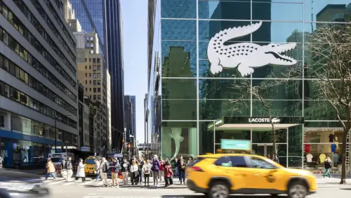 Lacoste maintient son cap aux États-Unis malgré la tempête Trump