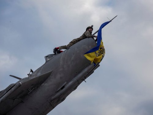 Ukraine : Envoyer des avions, pas la bonne approche pour l'heure, dit Londres