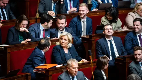 Le RN ouvre le débat sur l’enterrement des animaux avec… leur maître