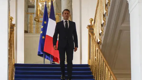 Macron remonte de 7 points : retour du stratège ou mirage d’un président retraité ?