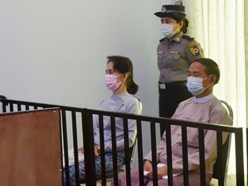 Birmanie : Aung San Suu Kyi transférée de sa cellule à une résidence surveillée