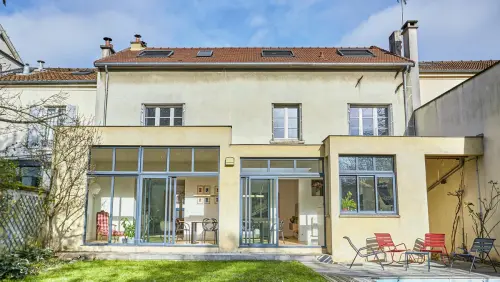 A vendre : Un jardin en ville à Versailles