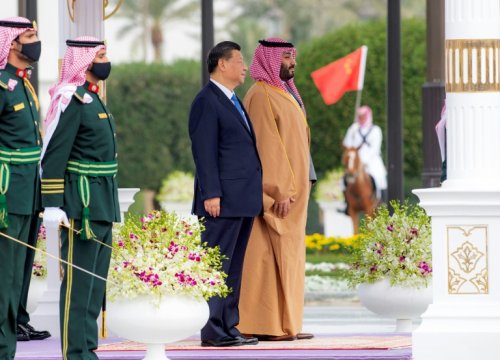 Xi Jinping rencontre les dirigeants saoudiens avec de gros contrats à la clé