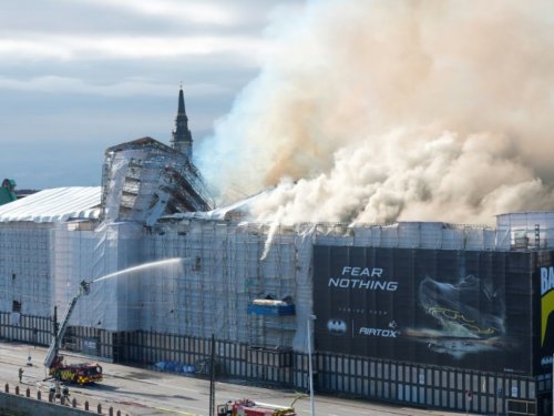 "C'est notre Notre-Dame" : incendie spectaculaire à la vieille Bourse de Copenhague
