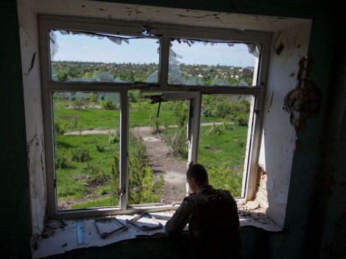 La Russie avance dans le Donbass ; l'Ukraine réclame des armes de longue portée