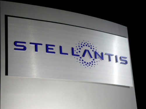Pénurie de semi-conducteurs : les usines Stellantis de Rennes et Sochaux à l'arrêt
