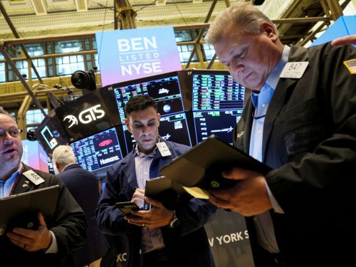 Wall Street, soutenue par Tesla, continue de grimper doucement