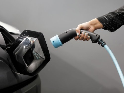 Vers un report de la baisse des aides à l'achat d'un véhicule électrique