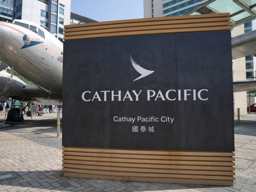 Cathay Pacific réduit ses pertes au S1, le nombre de passagers en hausse