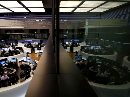 Wall Street attendue en hausse, l'Europe cherche une direction