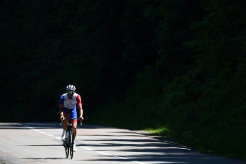 Cyclisme : "sorti du tunnel", Pinot attend "pas mal de réponses" avant le Tour de France