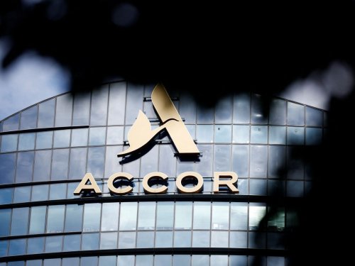 Accor relève ses prévisions de bénéfices et vend son siège social à Paris