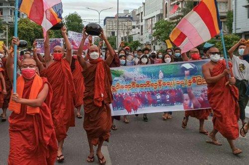 Birmanie: les moines manifestent contre la junte militaire - Challenges