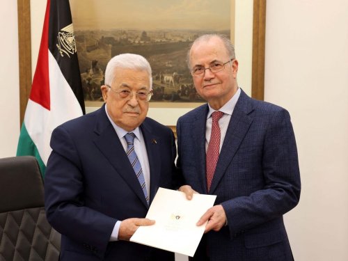 Moustafa forme un nouveau gouvernement palestinien et prend la diplomatie