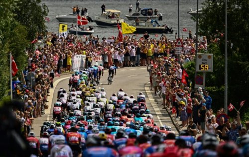 Tour de France : van Aert, le maillot jaune encore deuxième