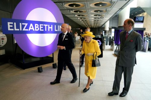 Visite surprise d'Elizabeth II pour inaugurer une ligne de métro portant son nom
