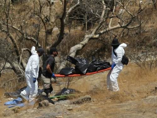 Mexique : les restes retrouvés dans 45 sacs correspondent aux huit jeunes disparus