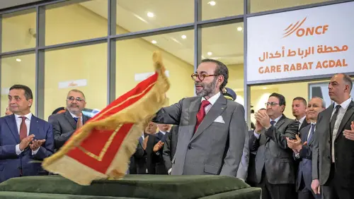 « C’est un roi arpenteur, il se balade partout » : Mohammed VI, monarque milliardaire et patron de l’économie marocaine
