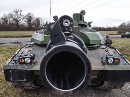 Canons Caesar, chars Leclerc : la France peut-elle livrer plus d’armes à l’Ukraine?