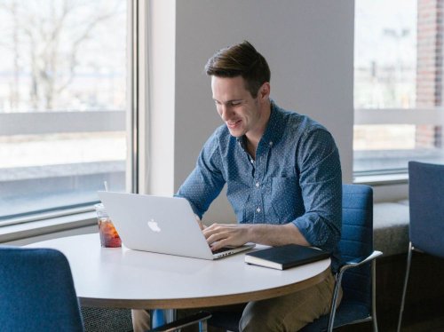 Accélérer la croissance de son entreprise en simplifiant son stack applicatif.