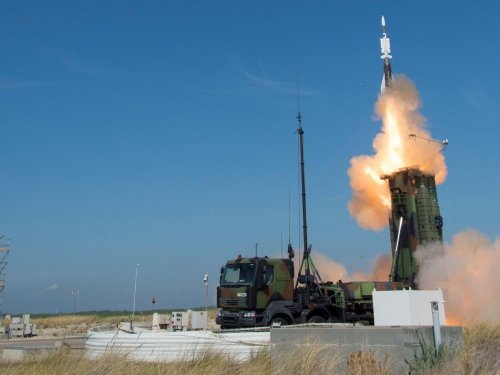 Ukraine : la France déploie un système de défense sol-air Mamba en Roumanie