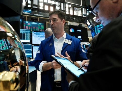 Wall Street termine en léger repli après une semaine robuste
