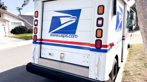 Mail carrier was drunk on vodka as she made route deliveries, Florida cops say