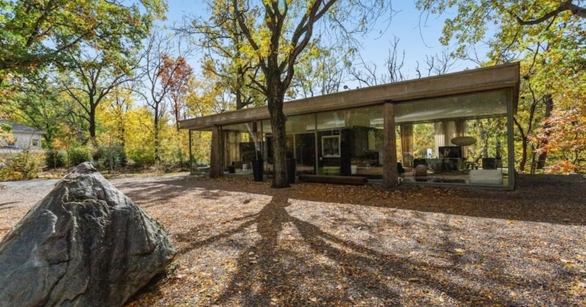 A modern architectural jewel made of glass and concrete