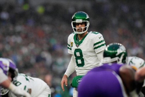 Quarterback Aaron Rodgers, 41, meets with the Pittsburgh Steelers, AP source says