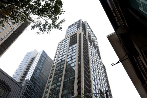 Former Chicago Bulls player Zach Levine lists Chicago condo for nearly $7M