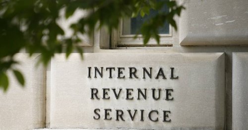 IRS urges special refund recipients in Illinois to delay filing taxes
