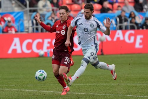 Hugo Cuypers scores winner late in the first half to give the Chicago Fire a 2-1 win over Toronto