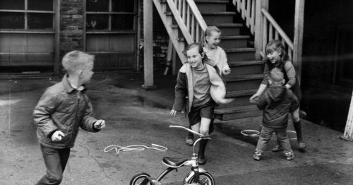 Vintage Tribune: Fond memories of when back porches were a Chicago child’s playground