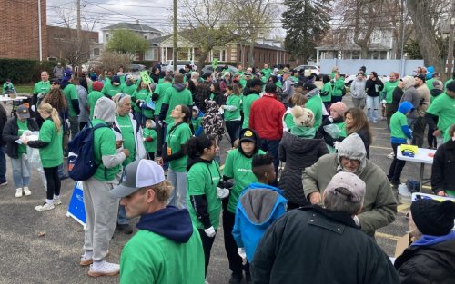 Hundreds volunteer to clean up Waukegan neighborhoods, beach; ‘This is the right thing to do’