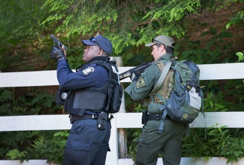 Manhunt for escaped N.Y. killers shifts after possible sighting