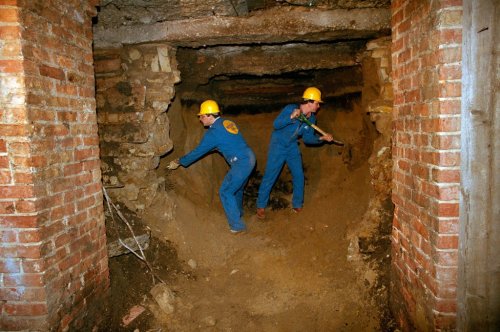 Today in Chicago History: Geraldo hosts ‘Mystery of Al Capone’s Vaults’ — looking for the gangster’s riches