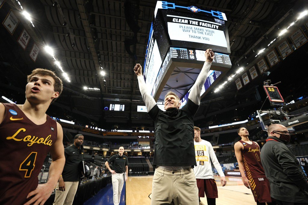 Column: Loyola Ramblers ready to ‘go forth and set the world on fire’ — even as COVID-19 protocols temper the celebration on campus