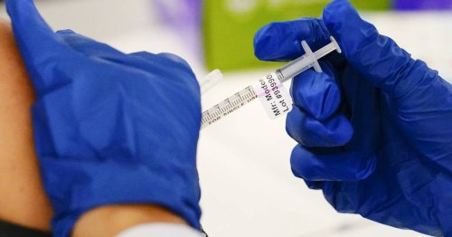 Court revives block of COVID-19 vaccine mandate for federal workers