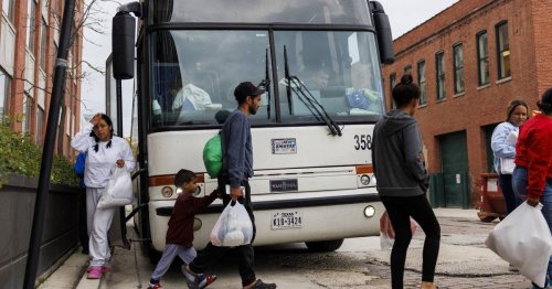 27 buses carrying migrants arrive in Chicago since Saturday