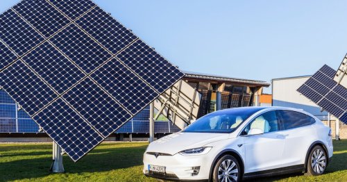 Verblüffend klein: So groß muss die Solaranlage sein, um ein E-Auto zu laden